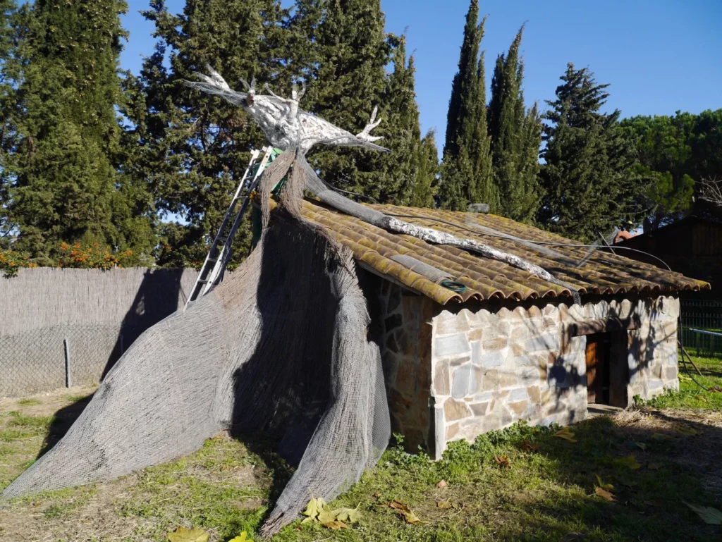 Création de l'arbre magique à l'attraction des licornes, grande nouveauté dans l'histoire du parc d'attractions Fantassia