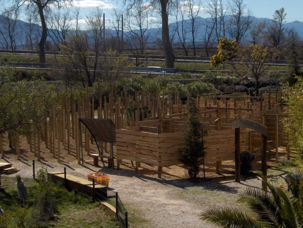 Construction of the Labyrinth attraction at Fantassia amusement park