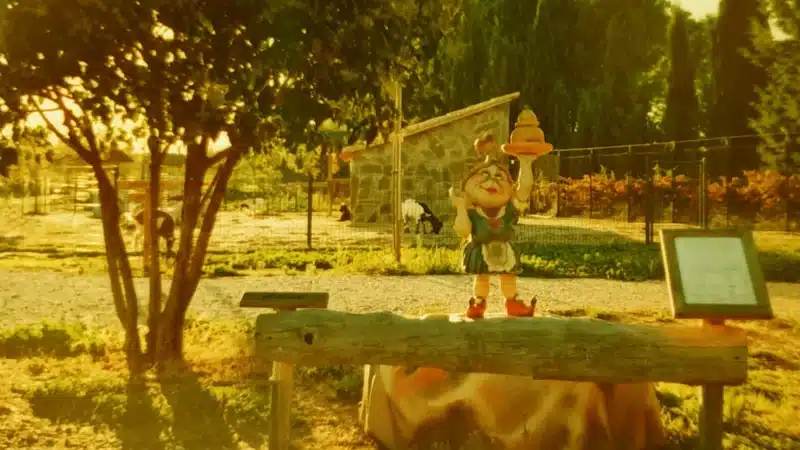 Ouverture du parc d'attractions Fantassia avec des lutins et des chèvres