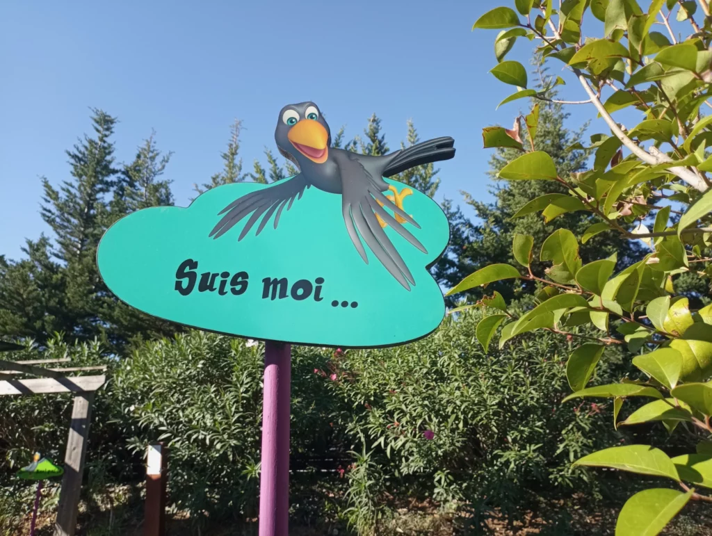 "Follow me" bird signage at the Enchanted Forest attraction at Fantassia amusement park